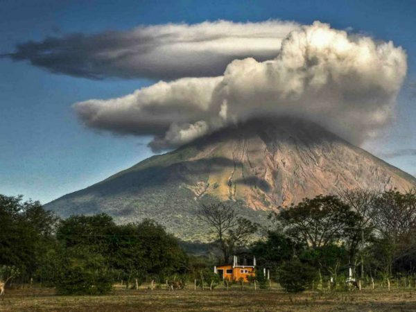 [:nl]Foto van vulkaan Concepcion op Ometepe eiland[:]